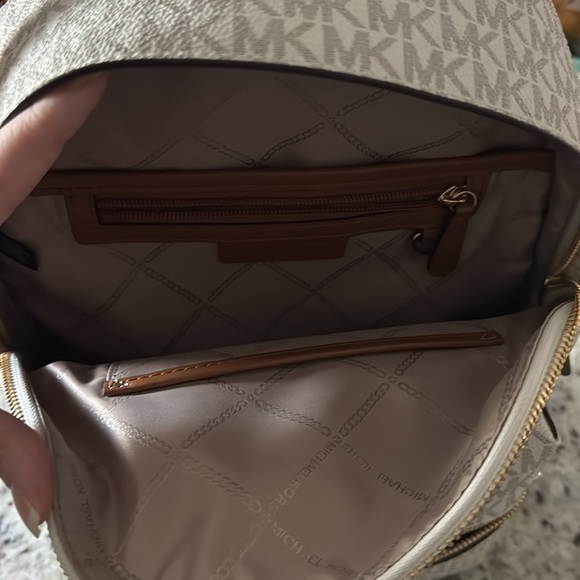 MICHAEL KORS - SALLY MEDIUM 2-IN-1 LOGO BACKPACK - Picture 4 of 6